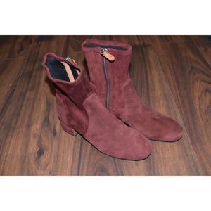 NWOB GENTLE SOULS - Emily Suede Side Zip Boot 6.5 MSRP $199.00 *Stain/mark*